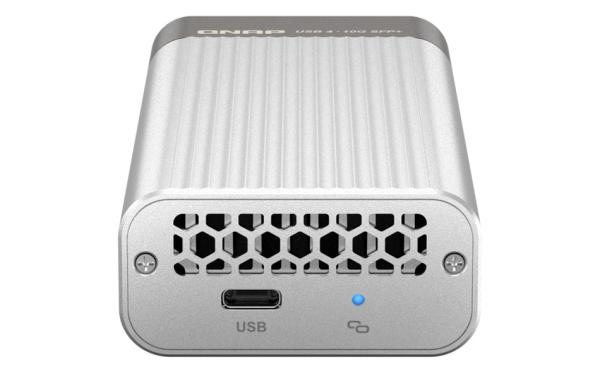 QNAP QNA-UC10G1SF- adaptér USB-C 4 (podpora Thunderbolt 3 a 4) na 10GbE SFP+ (pasívne chladenie) 