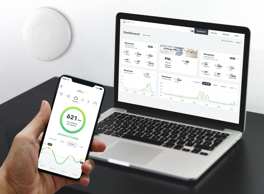 AirThings Wave plus - senzor kvality ovzdušia, radónu, vlhkosti, teploty, VOC, CO2 a tlaku 