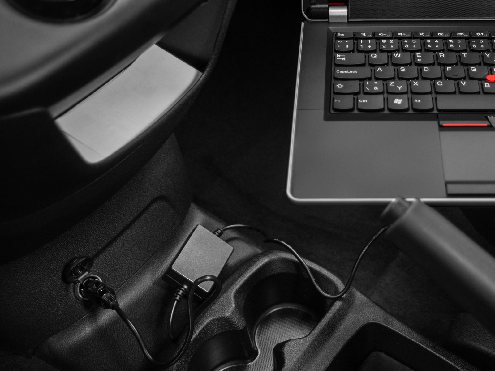 AVACOM QuickTIP-CAR 65W - univerzálny autoadaptér pre notebooky + 13 konektorov 