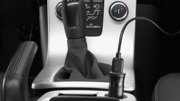 TomTom nabíječka do auta + USB kabel ( vhodné i pro 7" navigace)