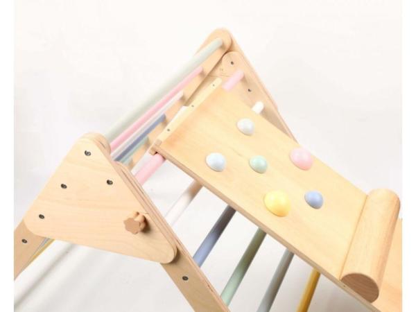 Dřevěný Piklerové trojúhelník set s montessori prknem - pastelový3