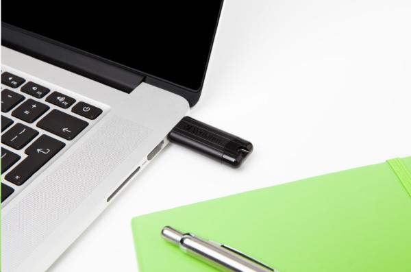 VERBATIM Flash Disk PinStripe USB 3.0,  32 GB - čierna3
