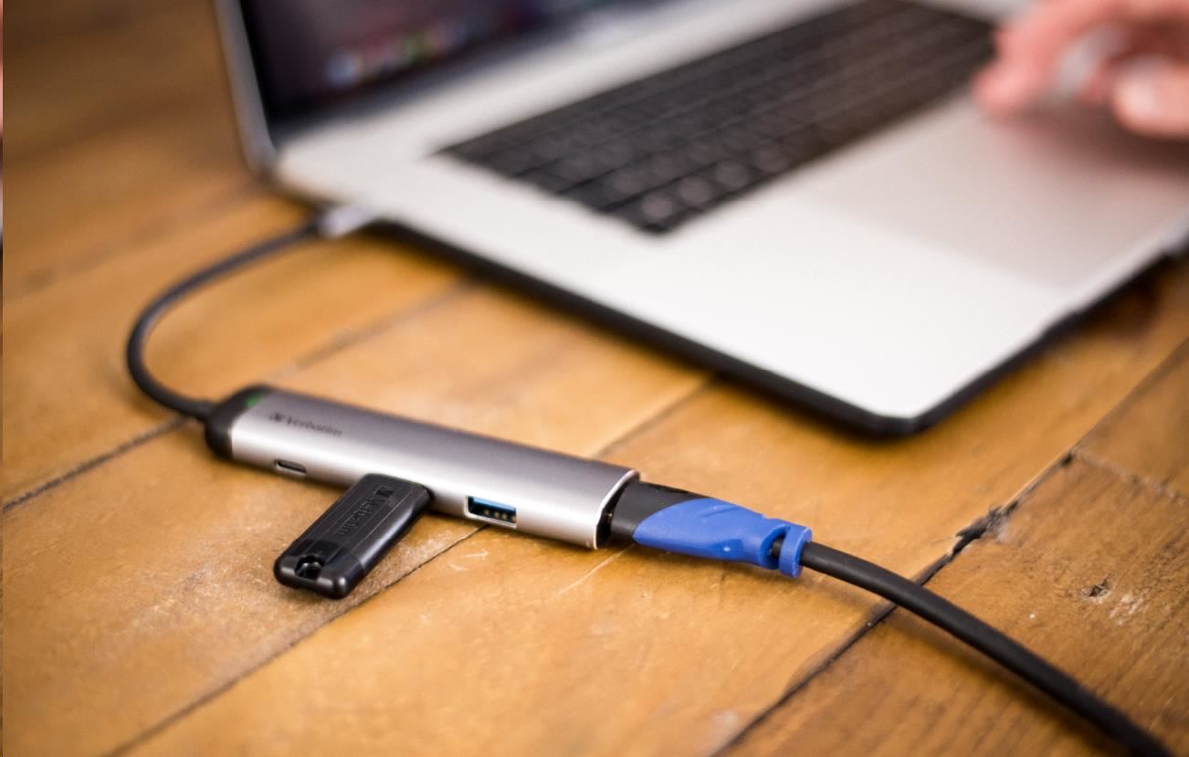 VERBATIM 49140 Multiportový HUB USB-C,  2x USB 3.0,  1x USB-C,  HDMI,  šedý dok1 