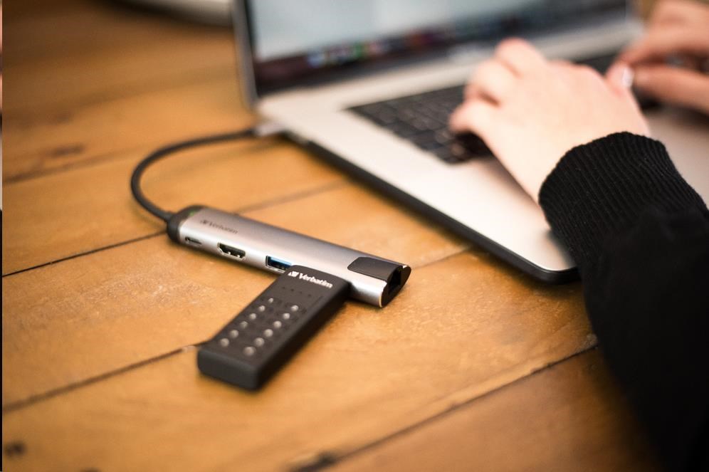 VERBATIM USB 3.0 Disk 128 GB - Zabezpečená klávesnica (R:160/ W:150 MB/ s) GDPR4 