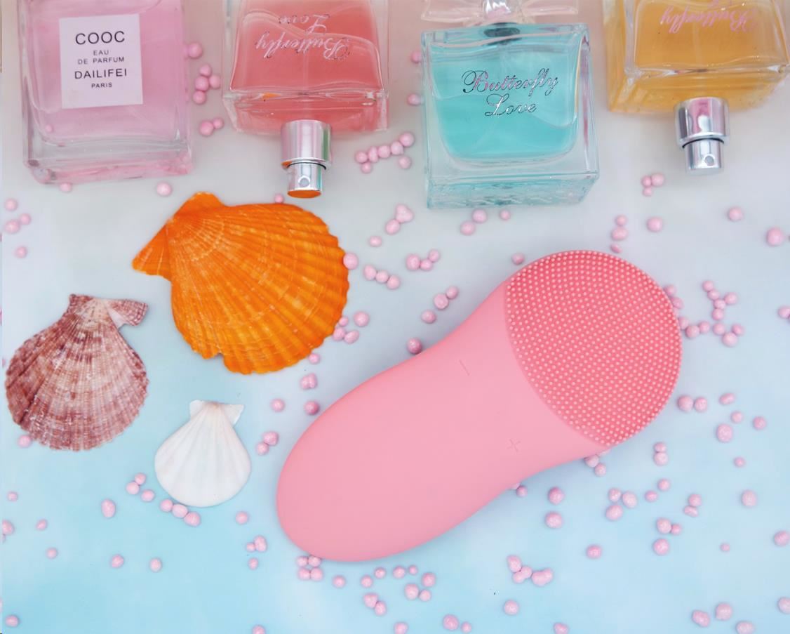 TOUCHBeauty 1788 Sonický čistič pleti růžový8 