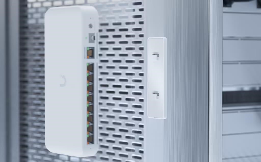 Ubiquiti UACC-Switch-FM, Floating Mount, magnetický nástenný držiak pre kompaktné prepínače UniFi