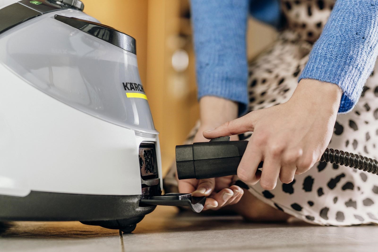 Kärcher SC 5 EasyFix Iron parní čistič,  2250 W,  4.2 bar,  zabíjí až 99.999 % virů a 99, 99 % bakterií,  napařovací žehlička7 