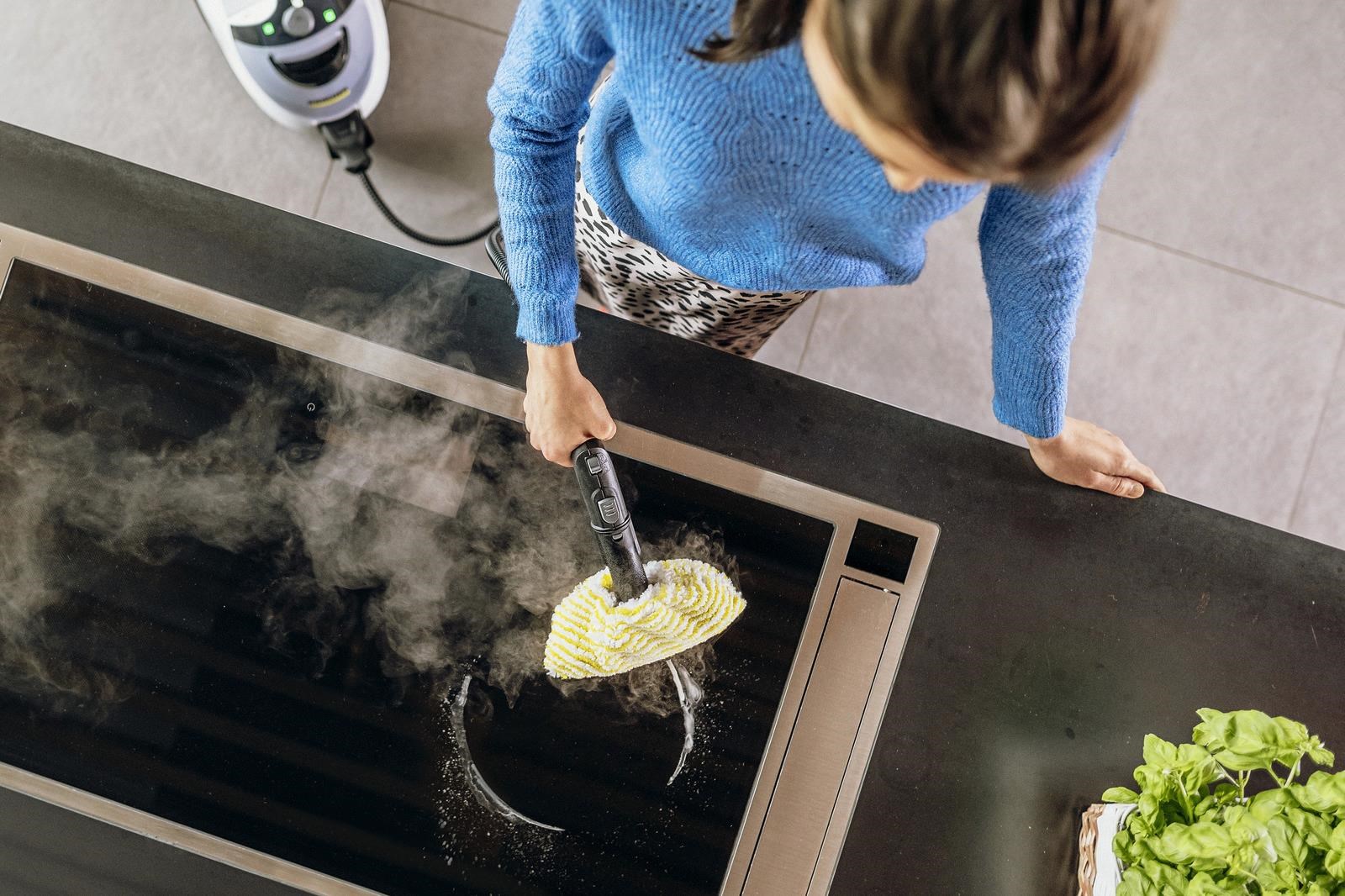 Kärcher SC 5 EasyFix Iron parní čistič,  2250 W,  4.2 bar,  zabíjí až 99.999 % virů a 99, 99 % bakterií,  napařovací žehlička10 