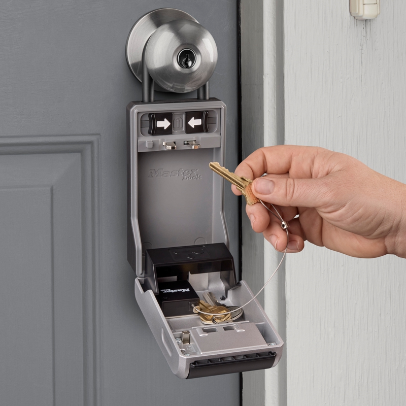 Master Lock Bezpečnostní schránka  5480EURD se závěsným okem2 