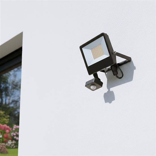 Solight LED reflektor se senzorem TOP,  30W,  max. 3900lm,  3CCT,  volitený výkon 100/ 66%,  IP65,  rychlospojka2 