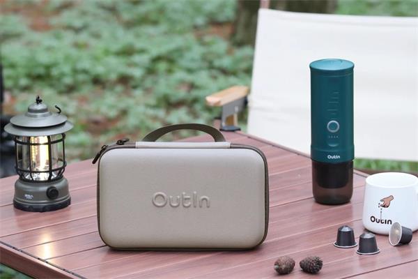 Outin Nano Cestovná sada - prenosný kávovar (lesná zelená) + ochranné puzdro19 
