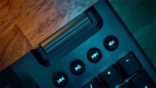 Logitech® G915 X LIGHTSPEED Low-Profile Wireless Gaming Keyboard - BLACK - US INT"L - hmatová 