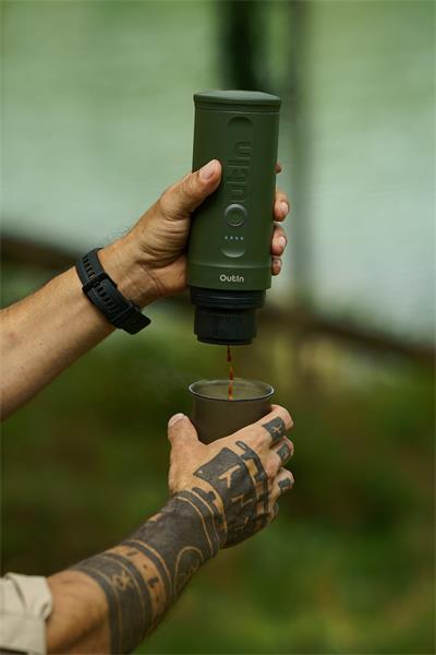 Outin Nano Prenosný espresso kávovar, farba lesná zelená 