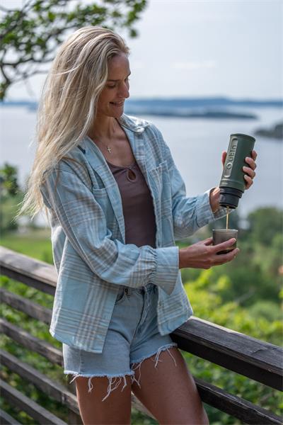Outin Nano Prenosný espresso kávovar, farba lesná zelená 