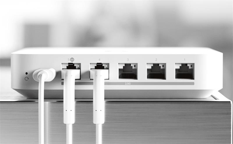 Ubiquiti UniFi Cloud Gateway MAX  (UniFi gateways podporou IPS/IDS + controller + NVR 512GB) 